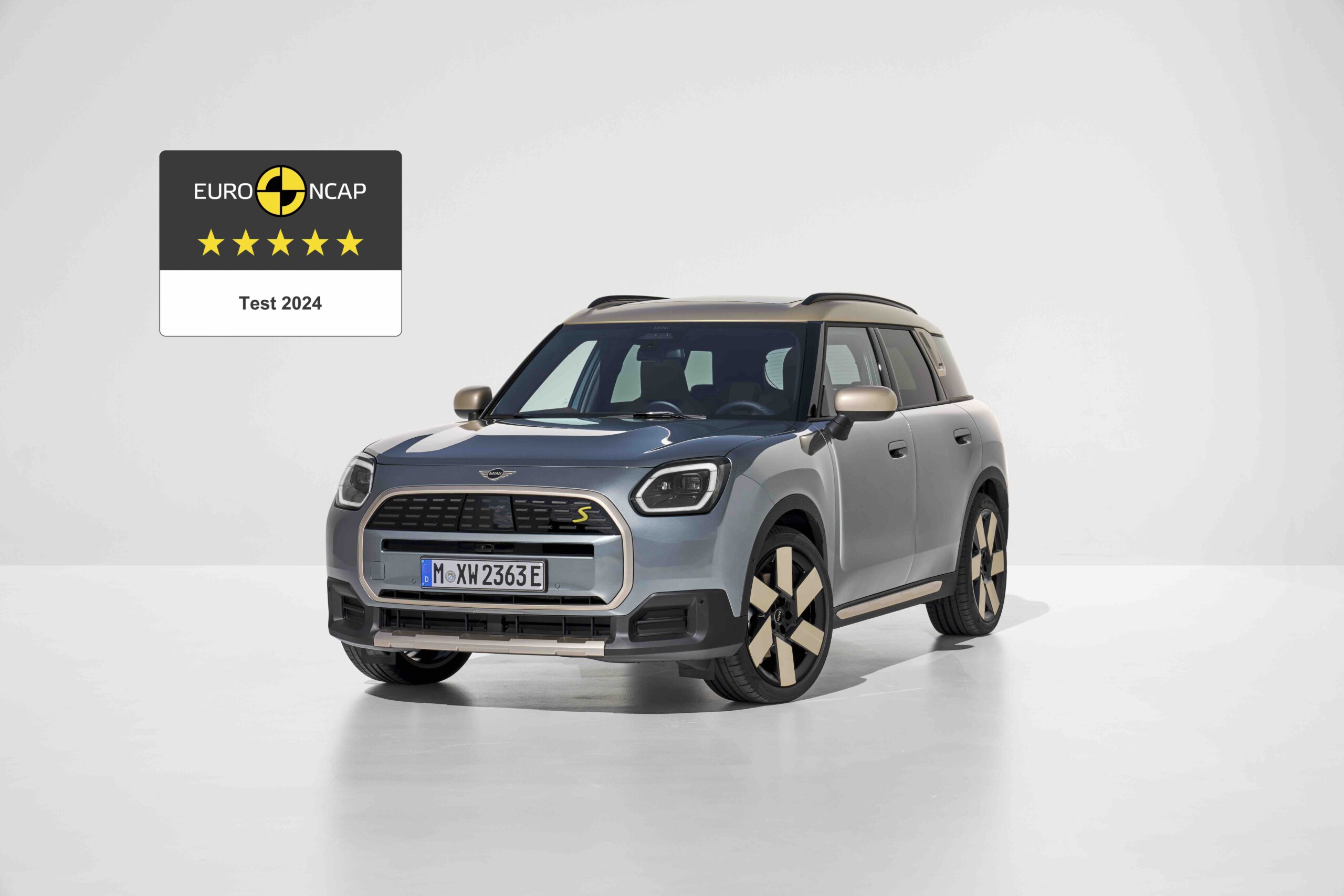 P90582684_highRes_mini-countryman-se-a