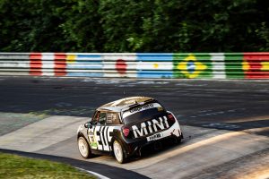 P90606041_lowRes_mini-jcw-x-deus-at-t